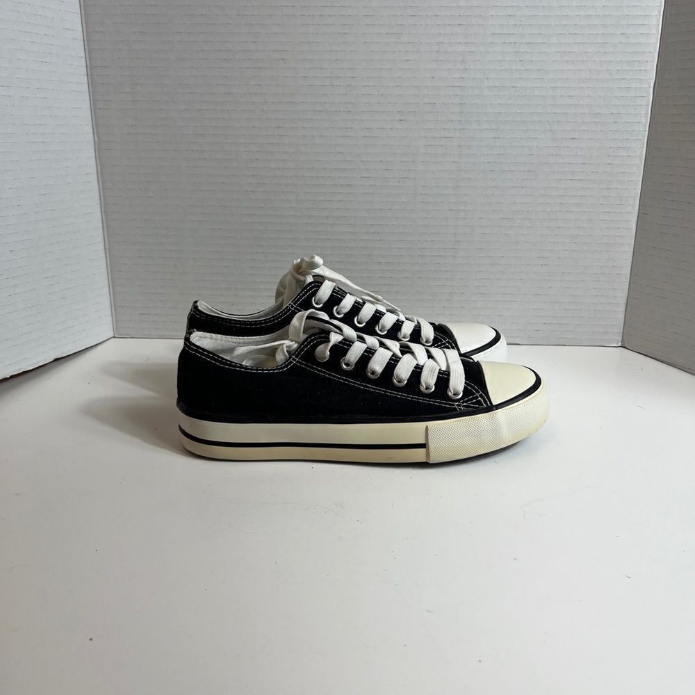 Soldai Black White Sneakers NWOT Size 6 Lace up